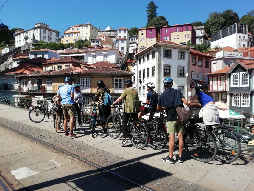 Porto: City Highlights 3-Hour Guided Electric Bike Tour - São Bento Station free time: a brief stop to reset your senses