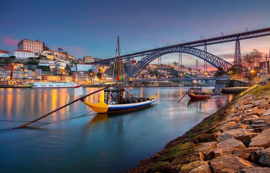 Porto City: Low-Cost Private Tour with Wine Tasting (Special Couples) - Porto in One Day, Built for Couples