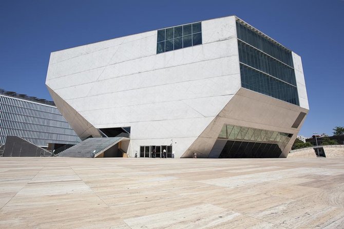 Porto City Tour Full Day with Lunch and Six Bridges Cruise - Private basis - Porto’s art, baroque drama, and architecture that tells stories