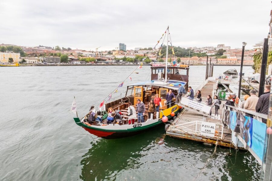 Porto: City Train Tour, River Cruise & Wine Cellar - Douro River Cruise from Ribeira: Bridge Views, Without Headset Audio