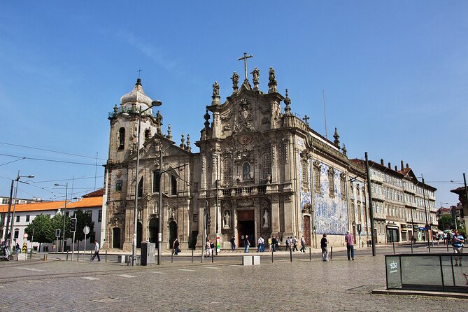 Porto: City Walk with Audio Guide in 7 Languages on your Phone - Rua das Flores: a street stop that ties together the city vibe