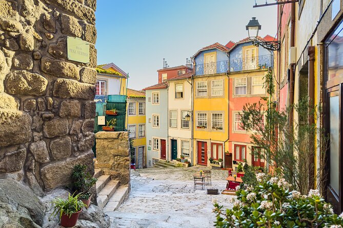 Porto: City Walk with Audio Guide in 7 Languages on your Phone - The merchant story about trading under the open sky
