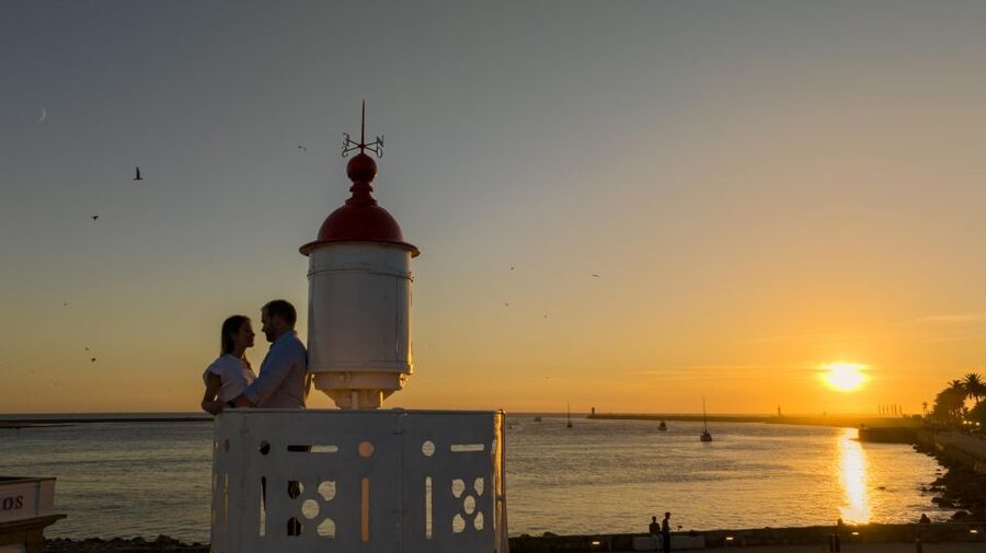 Porto: Couple Photo session in Foz Velha - The 1-Hour Flow: Douro River Stop and a Walk That Keeps Moving