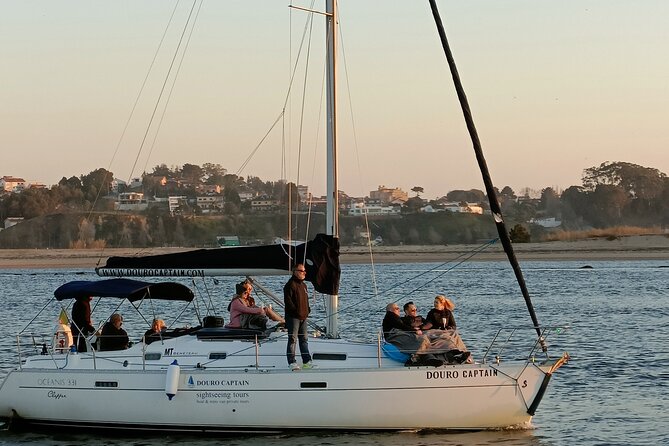 Porto: Cruzeiro privado rio douro até 8 pessoas com wine tasting - Setting Off From Gaia: The Douro Captain Meeting Point and Your First Views