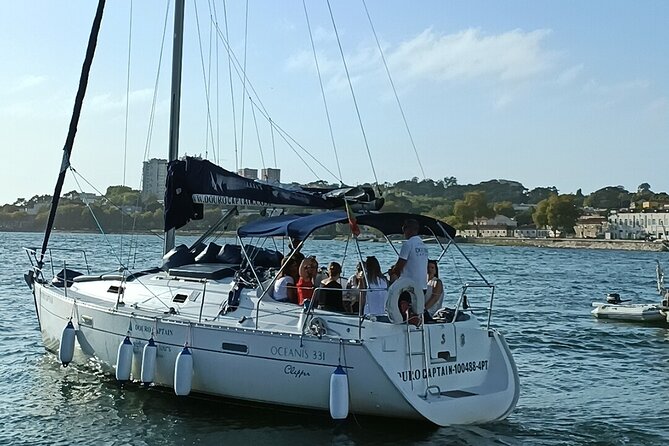 Porto: Cruzeiro privado rio douro até 8 pessoas com wine tasting - The 2-Hour Route: Porto Landmarks You Can Actually See Without Running