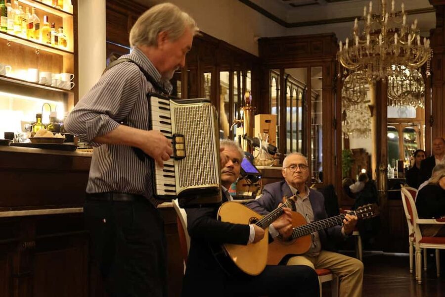 Porto: Dinner with Fado and Traditional Portuguese Music - Timing and What the Night Feels Like, from 9:00 PM to 10:30 PM