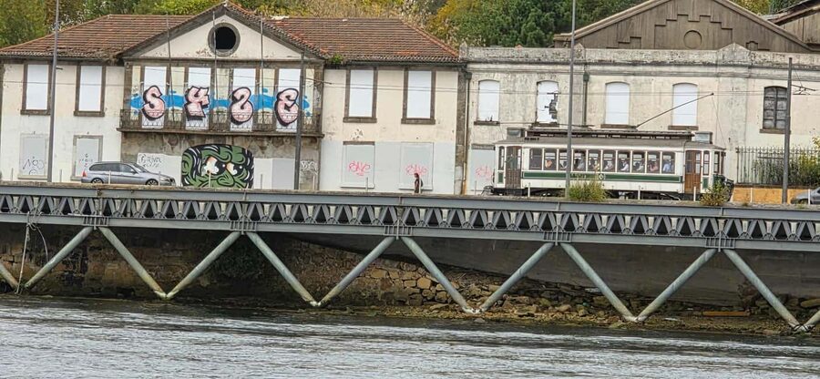 Porto: Discover the Douro River by Sailing Boat - Practical Tips for a Comfortable Deck Experience