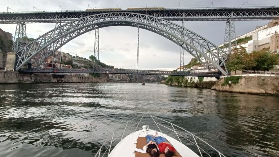 Porto:Douro River 6 Bridges tour amazing yatch, Port wine - Under D. Luís I Bridge to Serra do Pilar Monastery: Two Famous Sides