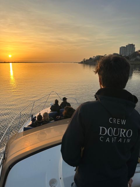 Porto:Douro River 6 Bridges tour amazing yatch, Port wine - Palácio de Cristal Gardens and Porto’s Riverfront: Easy Sightseeing in Two Hours