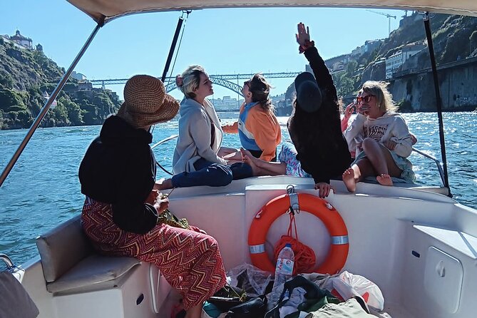Porto:Douro River boat tour under the 6 bridges - Six bridges, live narration, and a small-group pace