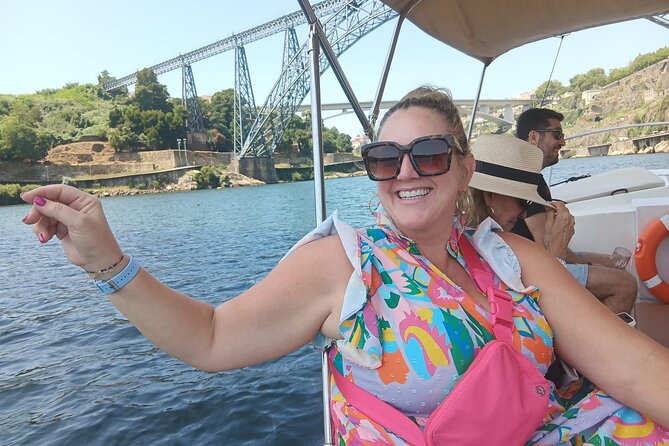 Porto:Douro River boat tour under the 6 bridges - The boat setup: cozy, but pack for chill