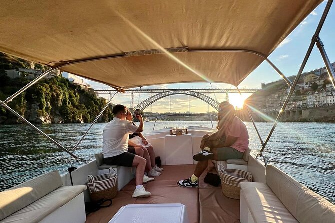 Porto:Douro River boat tour under the 6 bridges - Where you meet: R. do Ouro 200 makes it painless