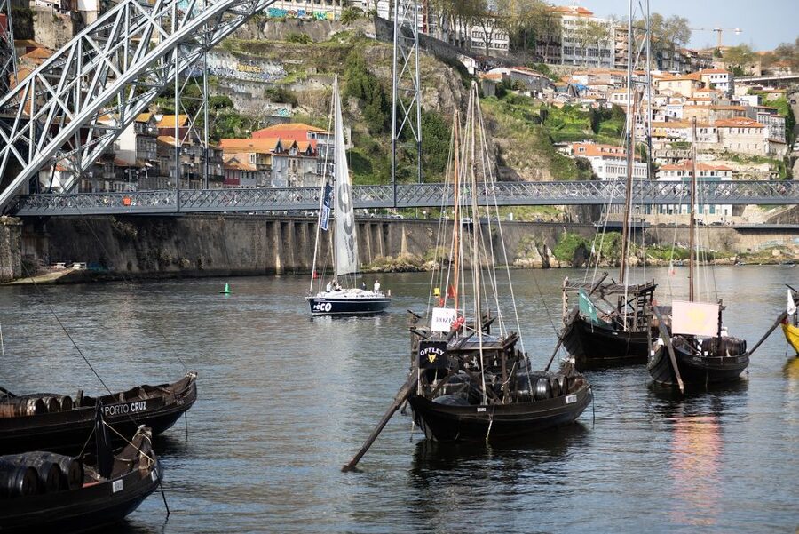 Porto: Douro River Boat Tour with Wine Tasting - The Guides Who Make It Feel Personal