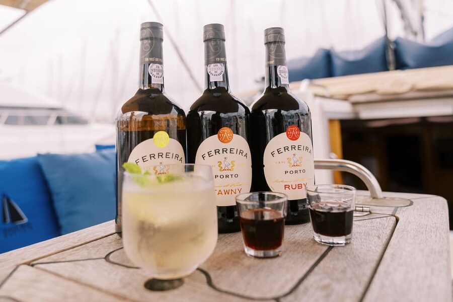 Porto: Douro river Boat tour with wine tasting (small group) - Blankets, a Welcome Drink, and a Crew That Guides Without Rush