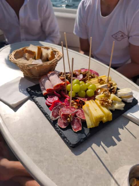 Porto: Douro River Cruise & Boat Tour with Port Wine Tasting - Dom Luis Bridge guided moment: where the story clicks