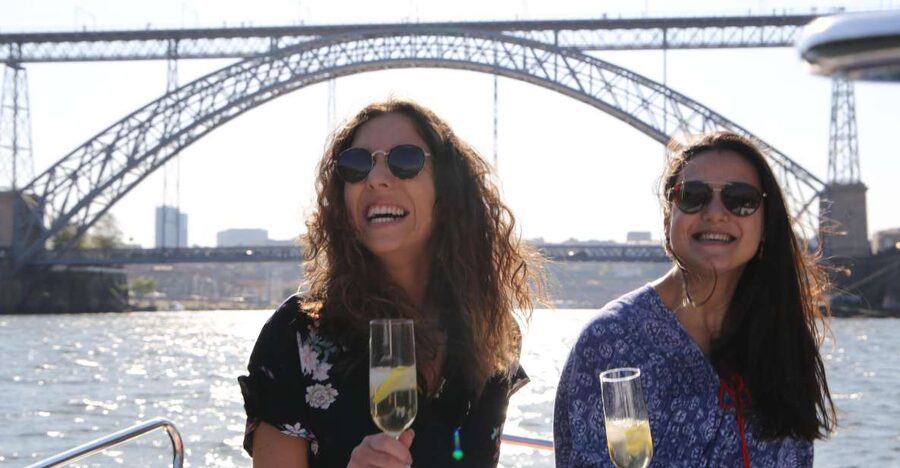 Porto: Douro River Cruise w/ Portuguese Wines & Local Host - Cruising Porto by the Waterfront: Palácio do Freixo to the Historic Core