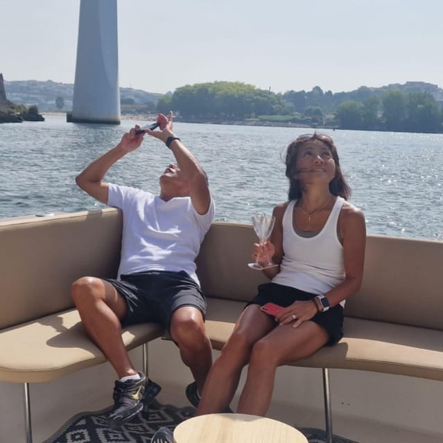 Porto: Douro River Cruise / Welcome Drink/with sunset option - Wine on board: small touch, big mood