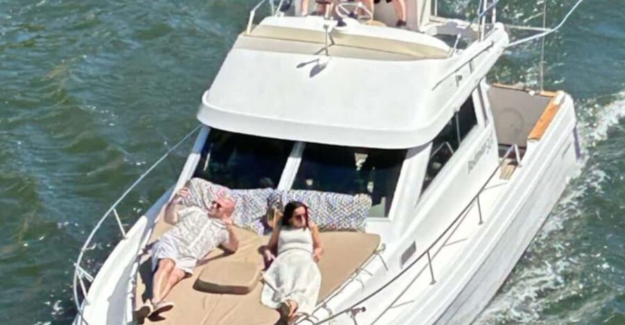 Porto: Douro River Cruise / Welcome Drink/with sunset option - Sunset over Porto: what changes when the light turns golden