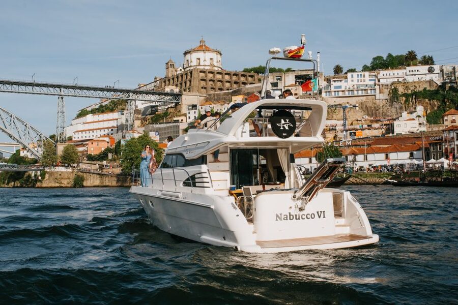 Porto: Douro River Cruise with Welcome Drink & Snacks - Welcome drink, snacks, and Spotify onboard: comfort without fuss