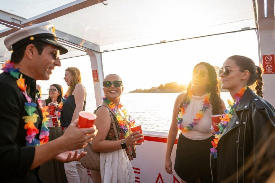 Porto: Douro River Party Boat with Sunset Option & 6 Bridges - The Six-Bridge Route and the Sunset Option: Timing for Best Colors