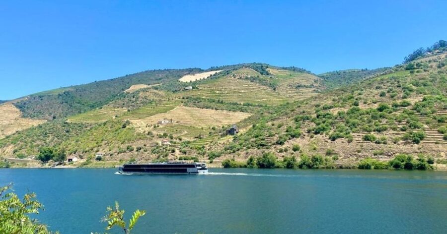 Porto: Douro Valley Tour with 2 Wineries, Lunch and Cruise - Pinhão and Cais do Pinhão: boarding the river cruise