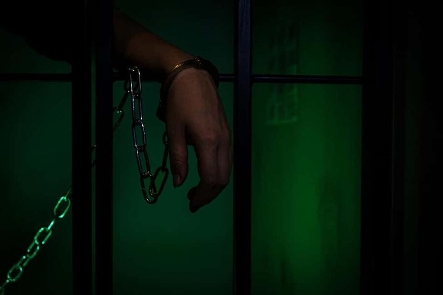 Porto Escape Room : Prison Robbery - Finding Alameda Shop&Spot and Getting Checked In Smoothly