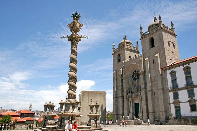Porto Essential Walking Tour - Livraria Lello and Torre dos Clérigos: the two paid choices you should plan for
