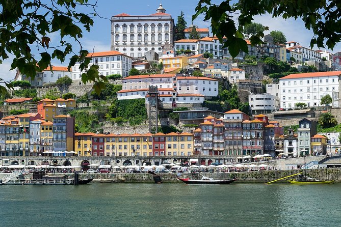 Porto Essential Walking Tour - Praca da Liberdade, São Bento, and Muralha Fernandina: Porto’s face up close