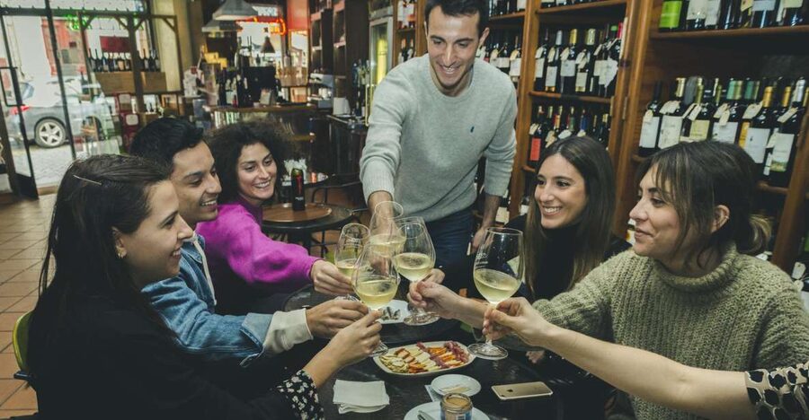Porto: Evening Local Food Crawl with Drink Pairings - Starting at Monumento aos Mortos da Grande Guerra: easy meet-up, real street start