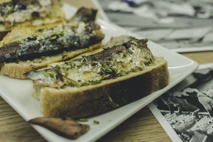 Porto: Evening Local Food Crawl with Drink Pairings - Four stops, many petiscos: how the tasting format keeps it exciting
