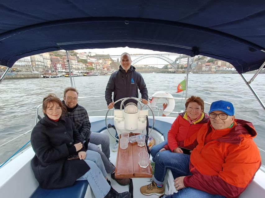 Porto: Exclusive Party aboard a charming sailboat with drink - Ribeira do Porto: the birthday moment on the waterfront