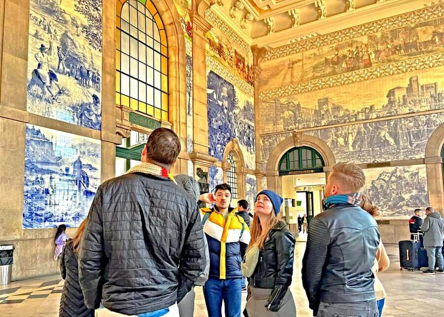 Porto Exclusive PRIVATE Walking Tour + Porto Wine tasting - Clérigos Tower photo stop and Vitória break for real Porto perspective