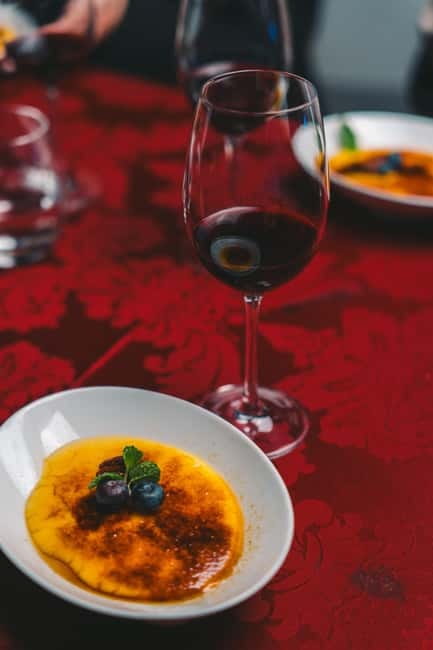 Porto: Fado Show & Dinner: A Night of Fado & Fine Dining - The dinner opener: cod fritters, bread, and rojõezinhos