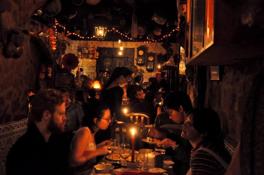 Porto: Fado Show with Dinner in a Traditional Fado House - Pickup, Van Ride, and How the Evening Gets Moving