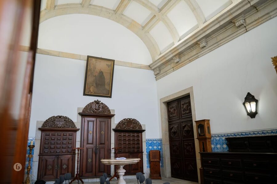 “Porto: Fado Show with Guided Tour in a Historic Monastery” - The Fado Performance: Instruments, Intimacy, and Emotional Delivery