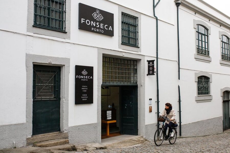 Porto: Fonseca Cellar Tour & Fado Show with Optional Dinner - Your tasting plan: Bin 27 and Siroco, served with Fado