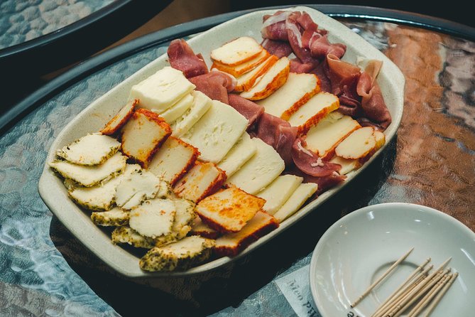 Porto Food and Local Drinks Evening Tour by Food Lover Tour - Bars and traditional restaurants: what to expect at each stop