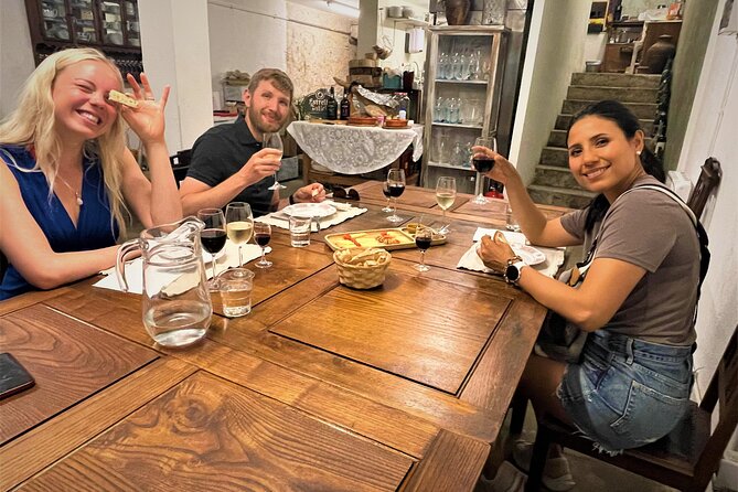 Porto Food and Wine Tasting Tour of Hidden Gems (Small Groups) - The walking start at Avenida dos Aliados and the Bifana moment