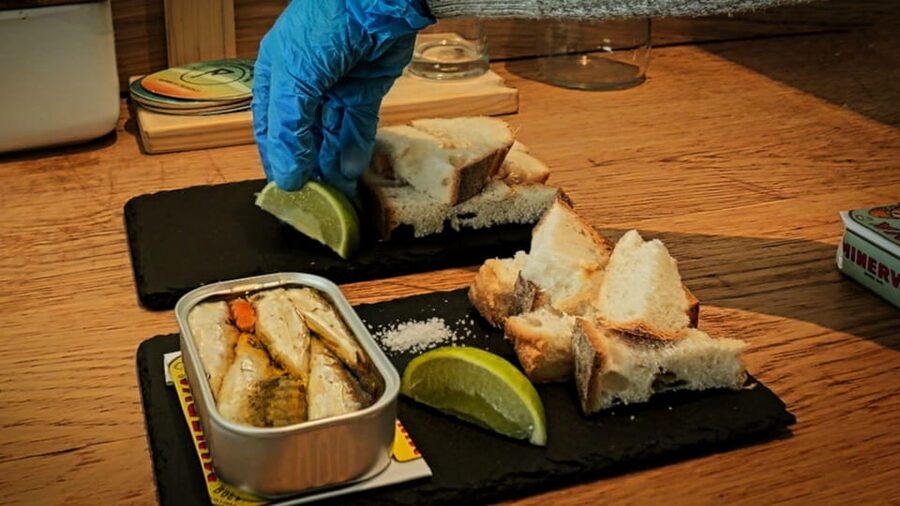 Porto Food Tour: 10 tastings at 5 Restaurants and Eateries - Mercado do Bolhão: where the tour gets its flavor footing