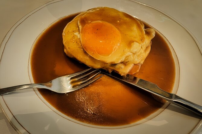 Porto Food Tour: 10 tastings at 5 restaurants & eateries - Avenida dos Aliados and a possible São Bento Station stop