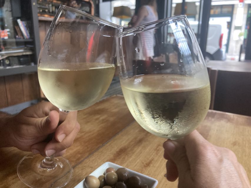 Porto food, wine and culture walking tour - max 8 pax - The local bar stop: beer plus traditional flavors