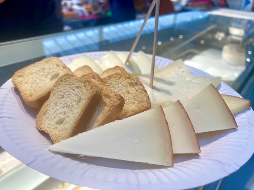 Porto food, wine and culture walking tour - max 8 pax - The local restaurant: wine tasting where the menu matters