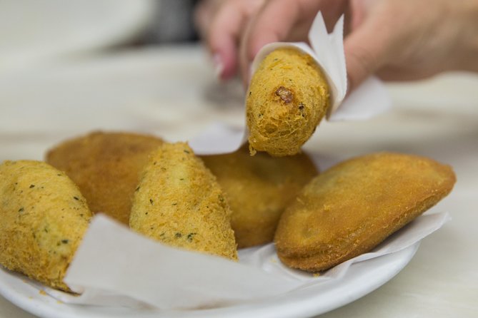 Porto Food & Wine Tasting Tour with Lunch or Dinner Option - Leandro Café: codfish cakes and the liquor pairing