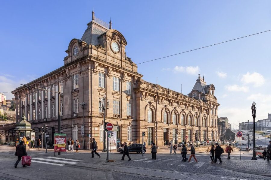 Porto: Full-Day All-Inclusive Private City Sightseeing Tour - Boavista and Foz by the Sea: A Smart Contrast Stop
