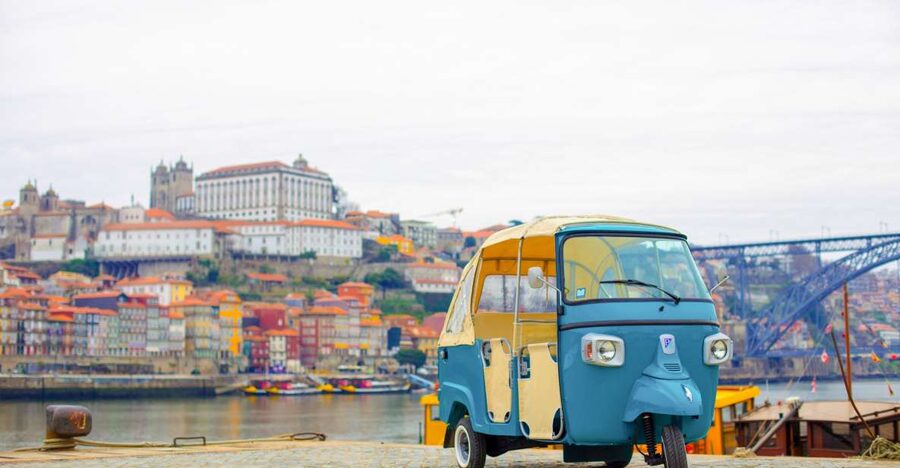 Porto: Full-Day Private Tuk Tuk Tour - Cordoaria Garden and Palácio de Cristal: Green Space With a Douro View