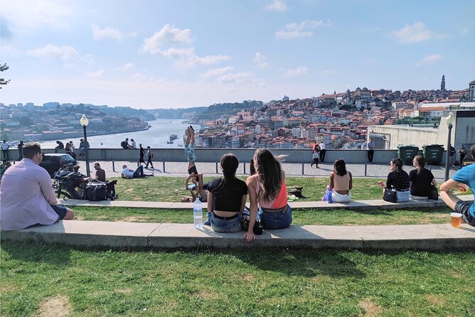 Porto (Gaia) Scavenger Hunt and Sights Self-Guided Tour - Value for $4.50 per person, and who will feel it most