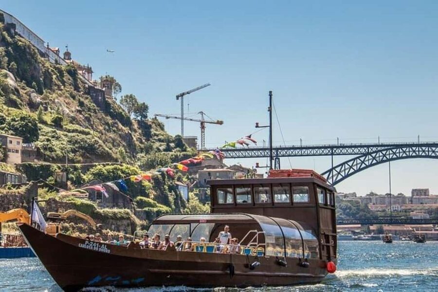 Porto: Gold Ticket Lello Bookstore + Douro River Cruise - Douro River Cruise Views: Bridges, Banks, and Relaxed River Time