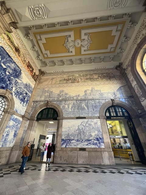 Porto: Guided City Highlights Walking Tour - Porto Cathedral (Sé) and the Medieval Streets Around It