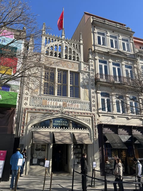 Porto: Guided City Highlights Walking Tour - Meeting Câmara Municipal do Porto, Then Following the Sardine