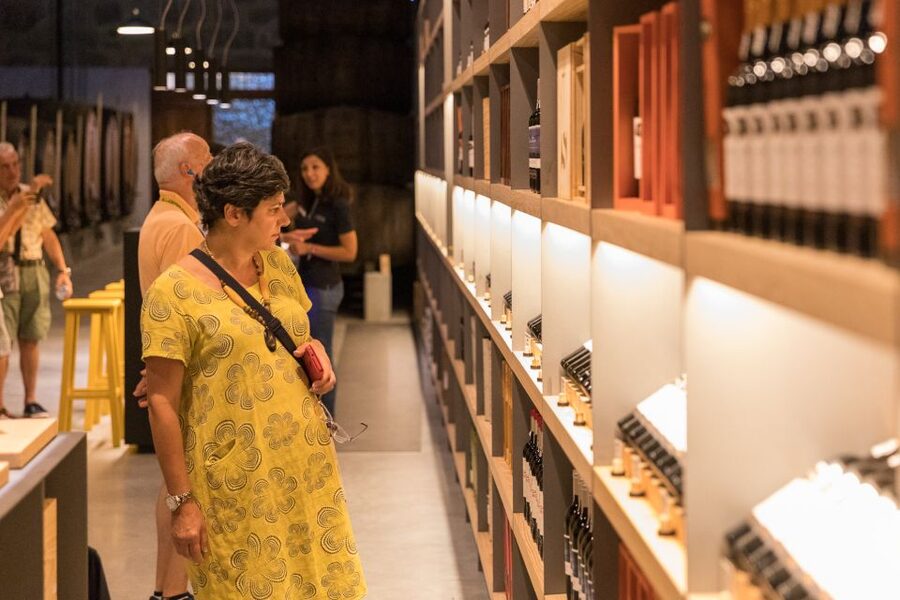 Porto: Guided Tour and Tasting of 3 Port Wines at Poças - What to consider before you go